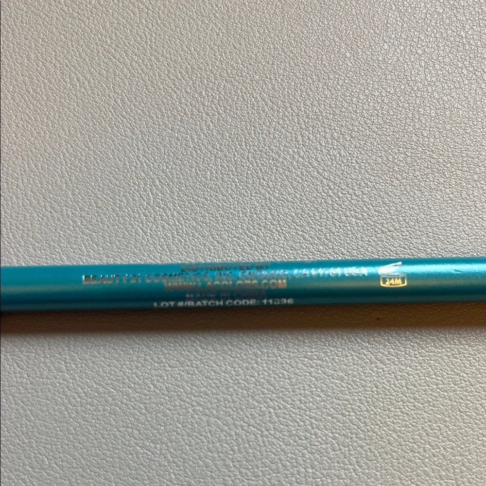 LA Colors Turquoise Eyeliner Pencil